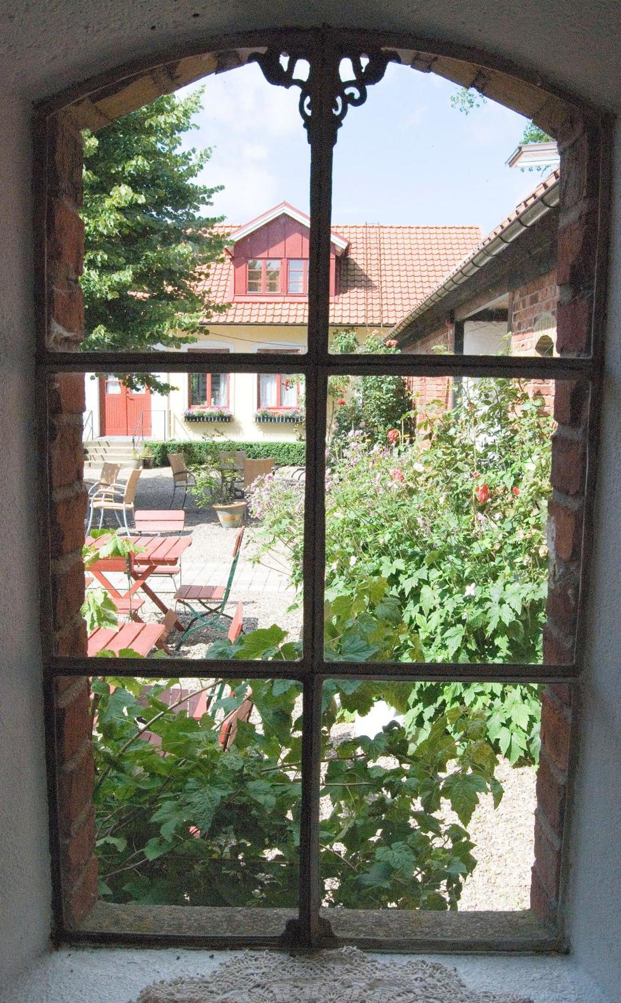 Blasingsborgs Gardshotell Pa Oesterlen Чивик Екстериор снимка